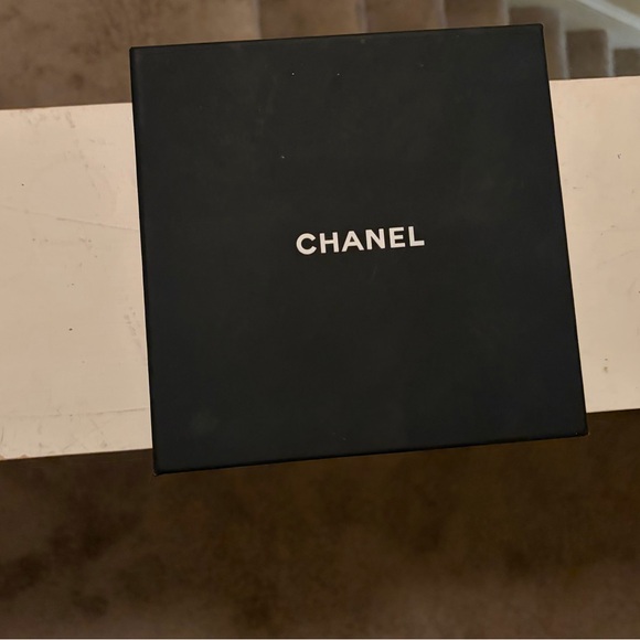 Black and Gold Chanel Belt - Picture 10 of 12